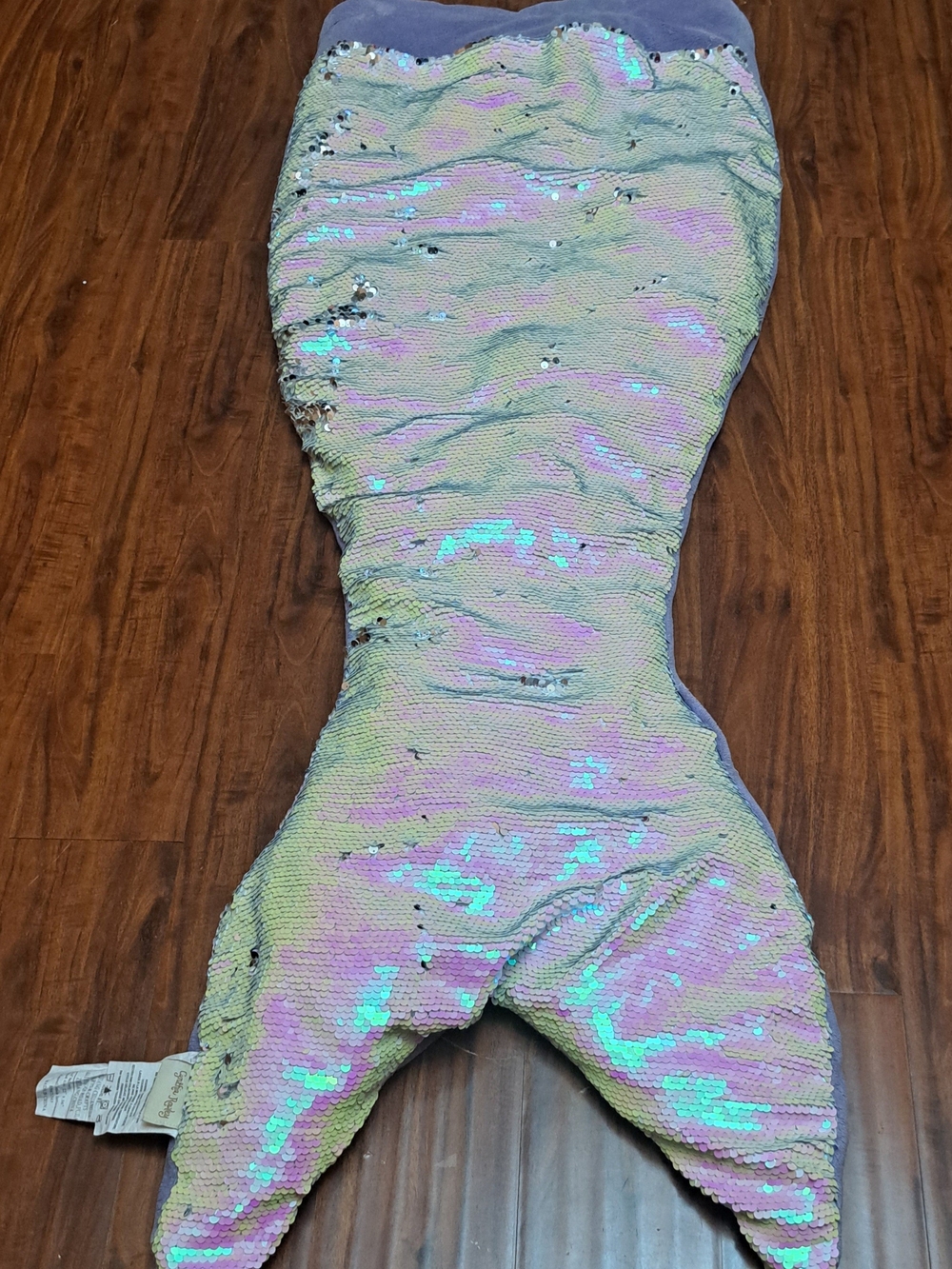 Cynthia Rowley Purple Pink  Iridescent Pastel Sequin Mermaid Tail Blanket 22×56